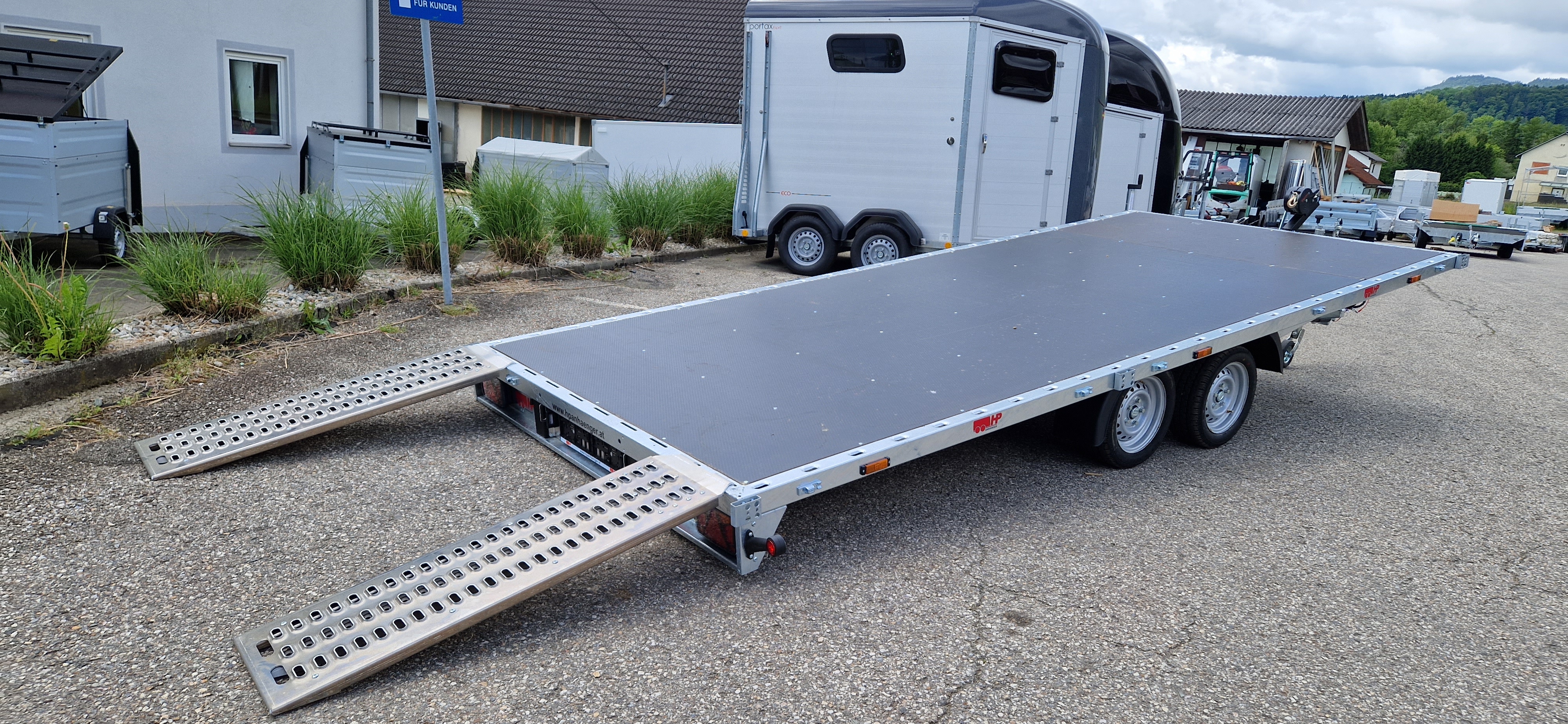 Autotransporter, Fahrzeugtransporter, Plateauanhänger HP 462135 ATPK Lorries, 3500 kg Tandem, kippbar